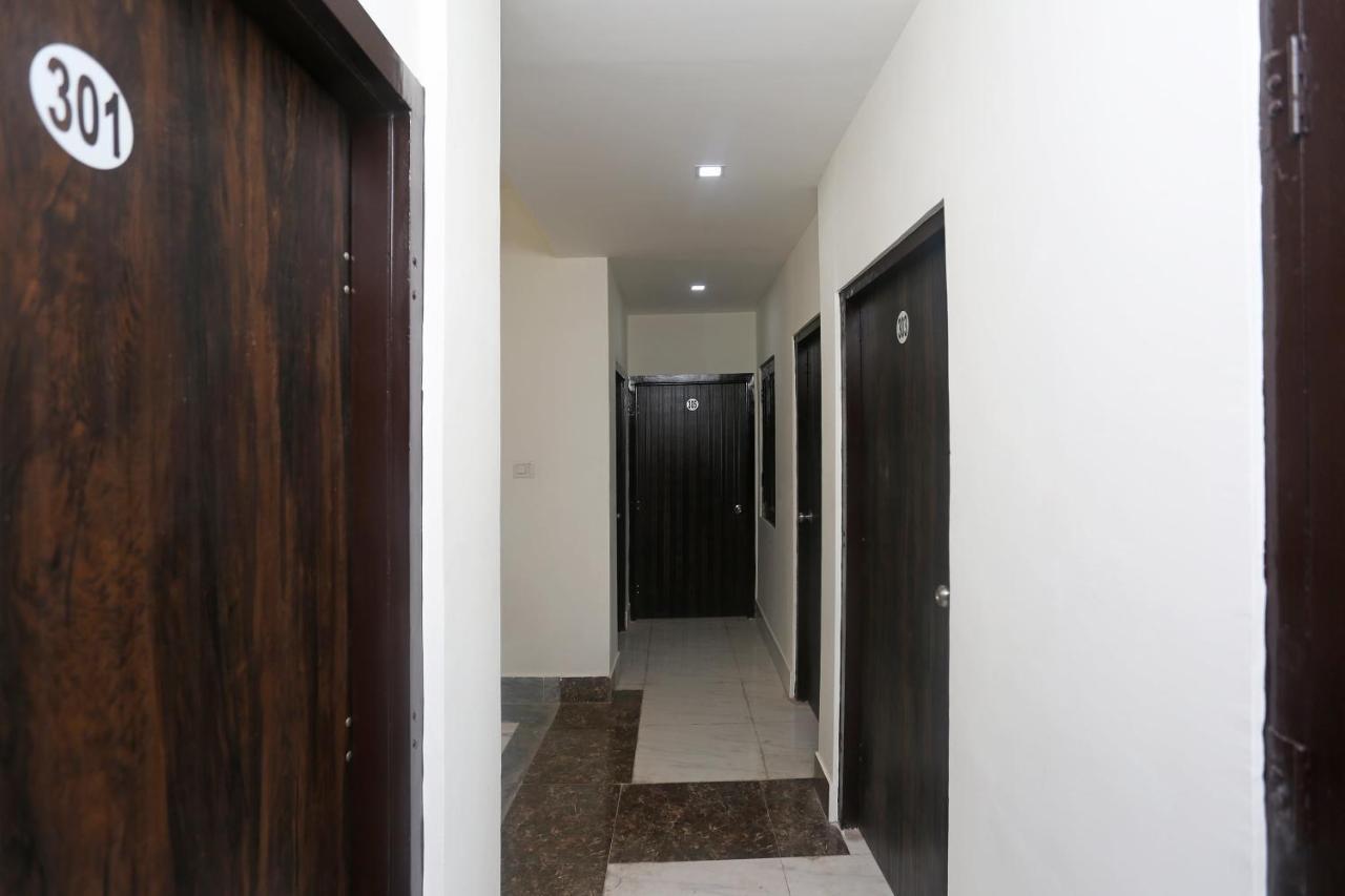 Oyo 18301 Hotel A-One Алвар Екстериор снимка