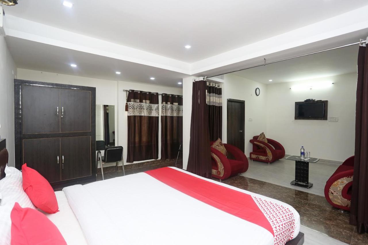 Oyo 18301 Hotel A-One Алвар Екстериор снимка