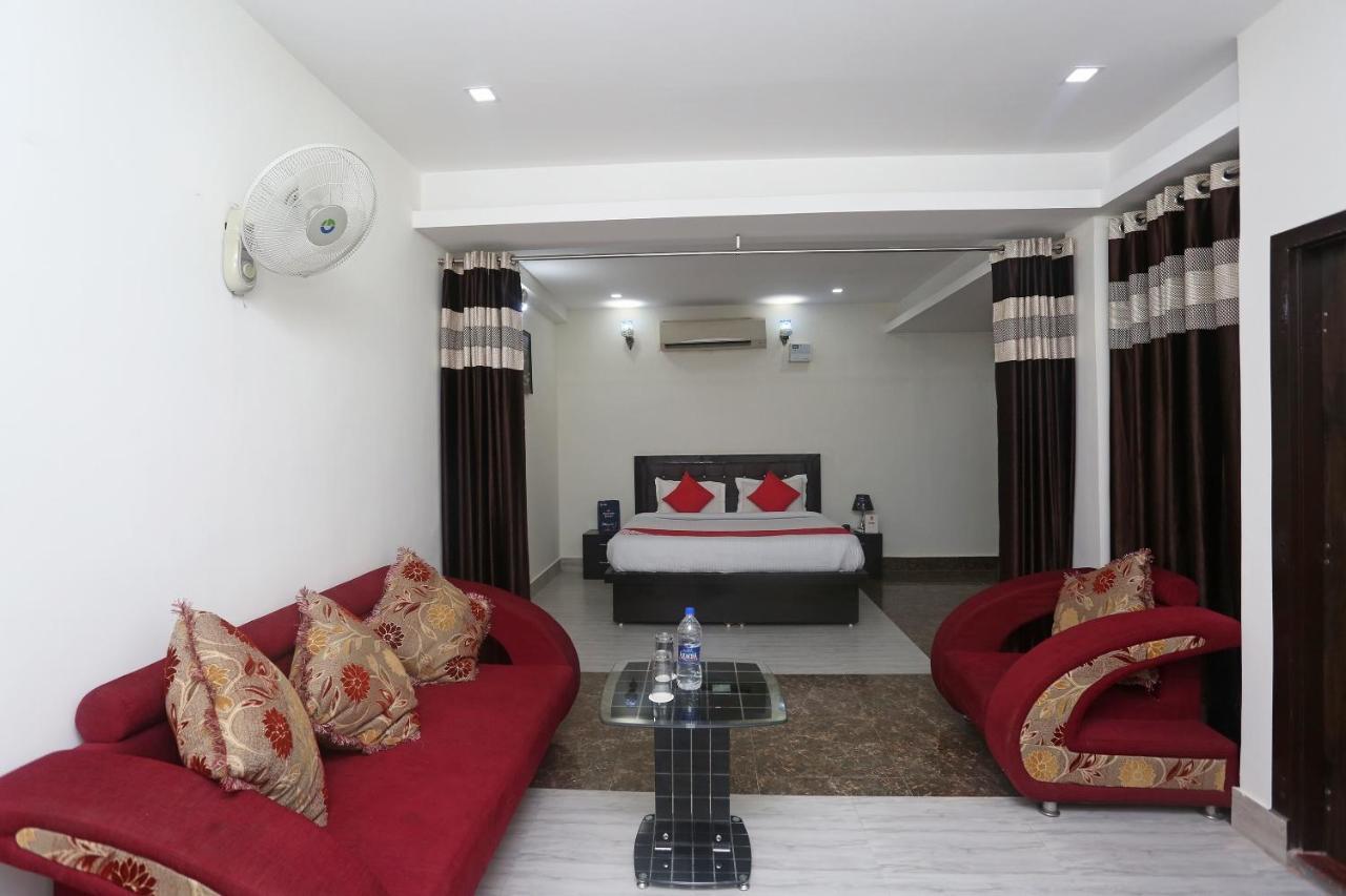 Oyo 18301 Hotel A-One Алвар Екстериор снимка
