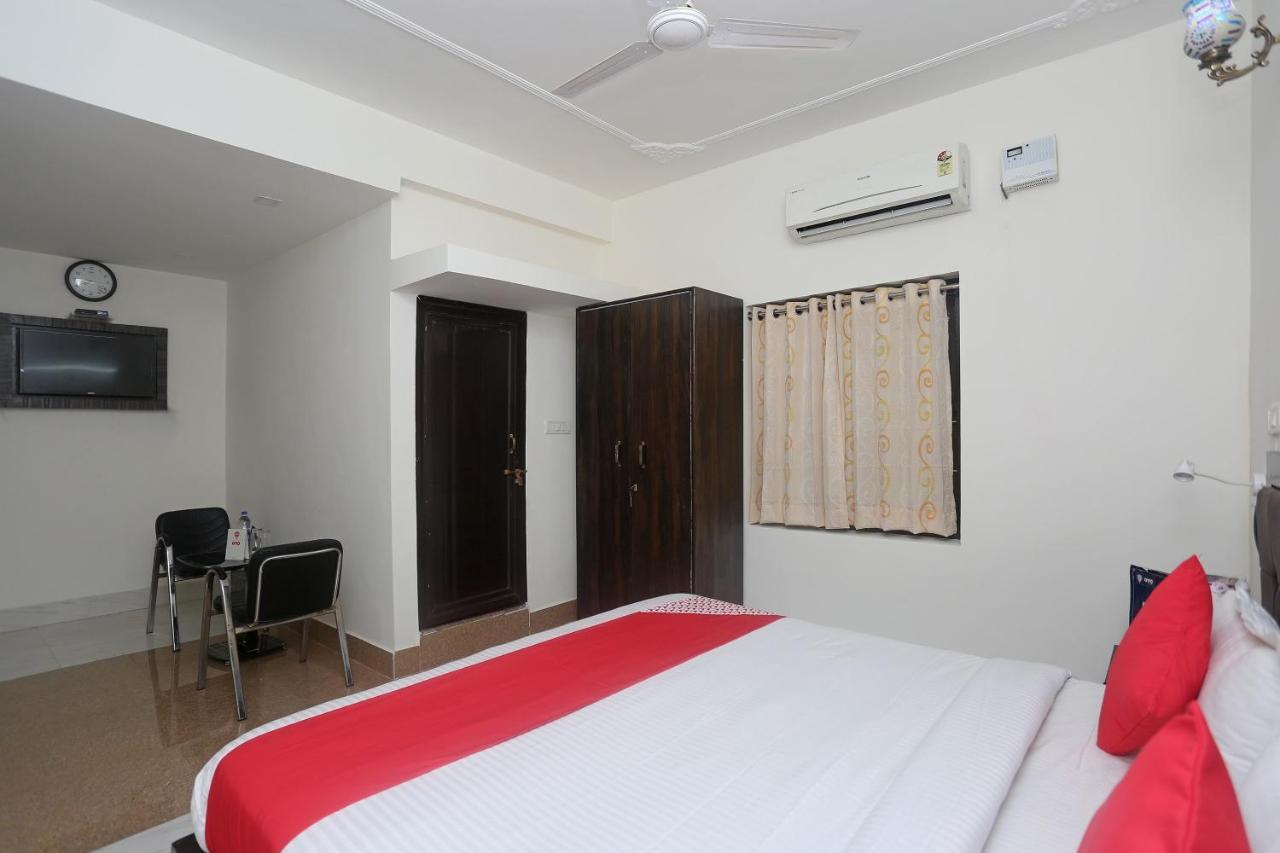 Oyo 18301 Hotel A-One Алвар Екстериор снимка